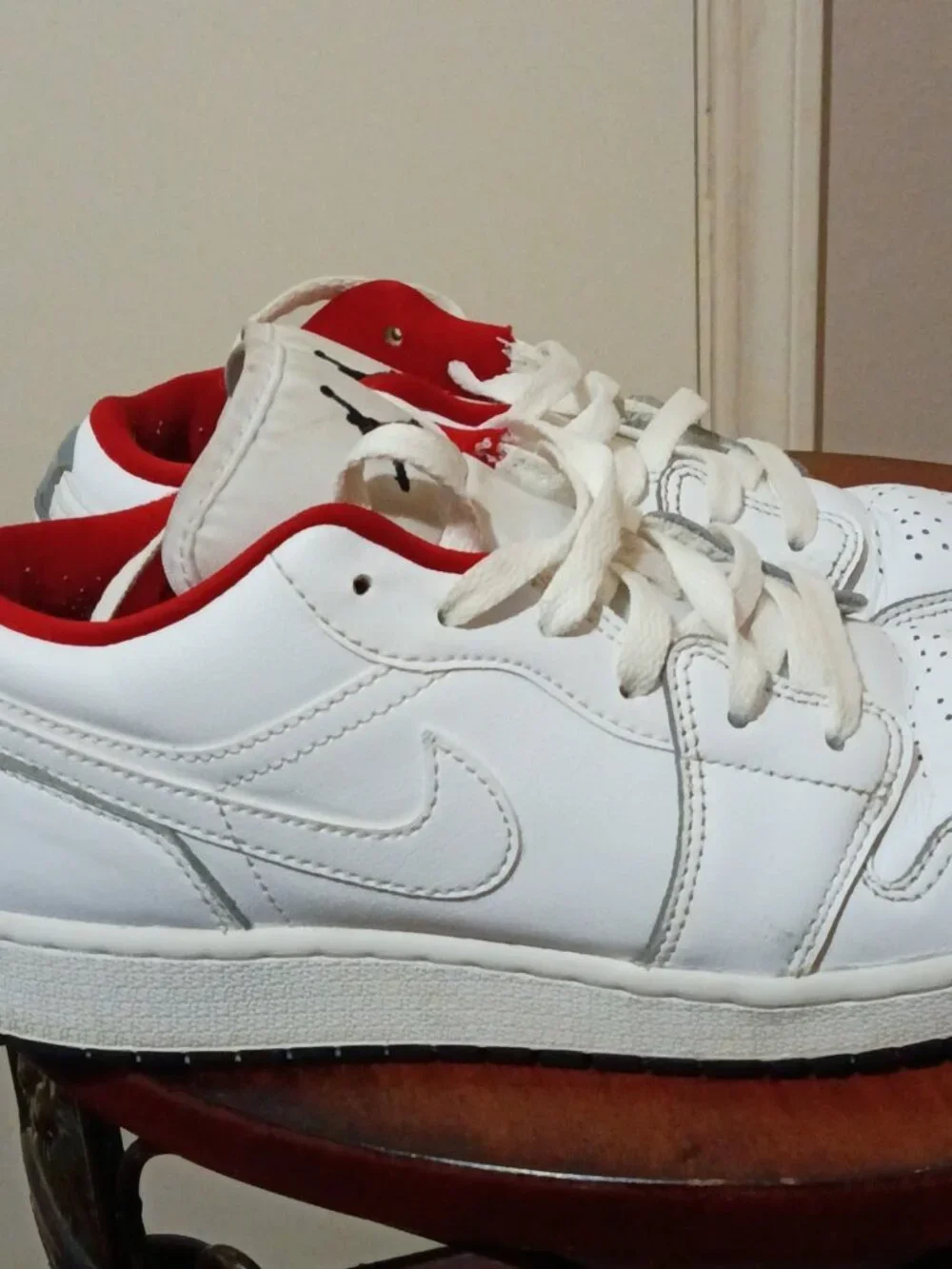 Excellent Condition Jordan 1 Low White Gym Red - 553560-164 Size 5.5Y Youth Kids